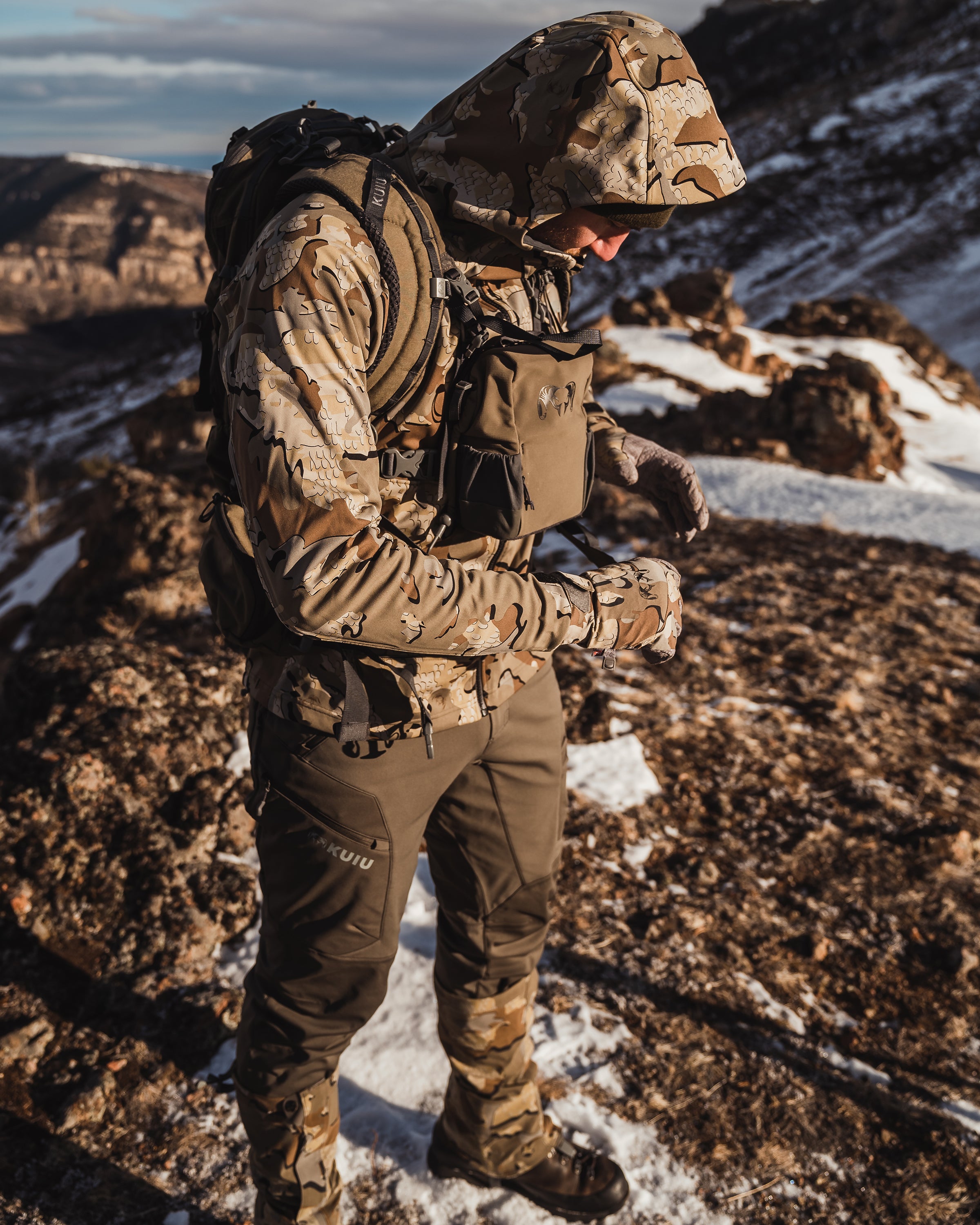 Axis Hybrid Hooded Jacket | Vias - Image 12