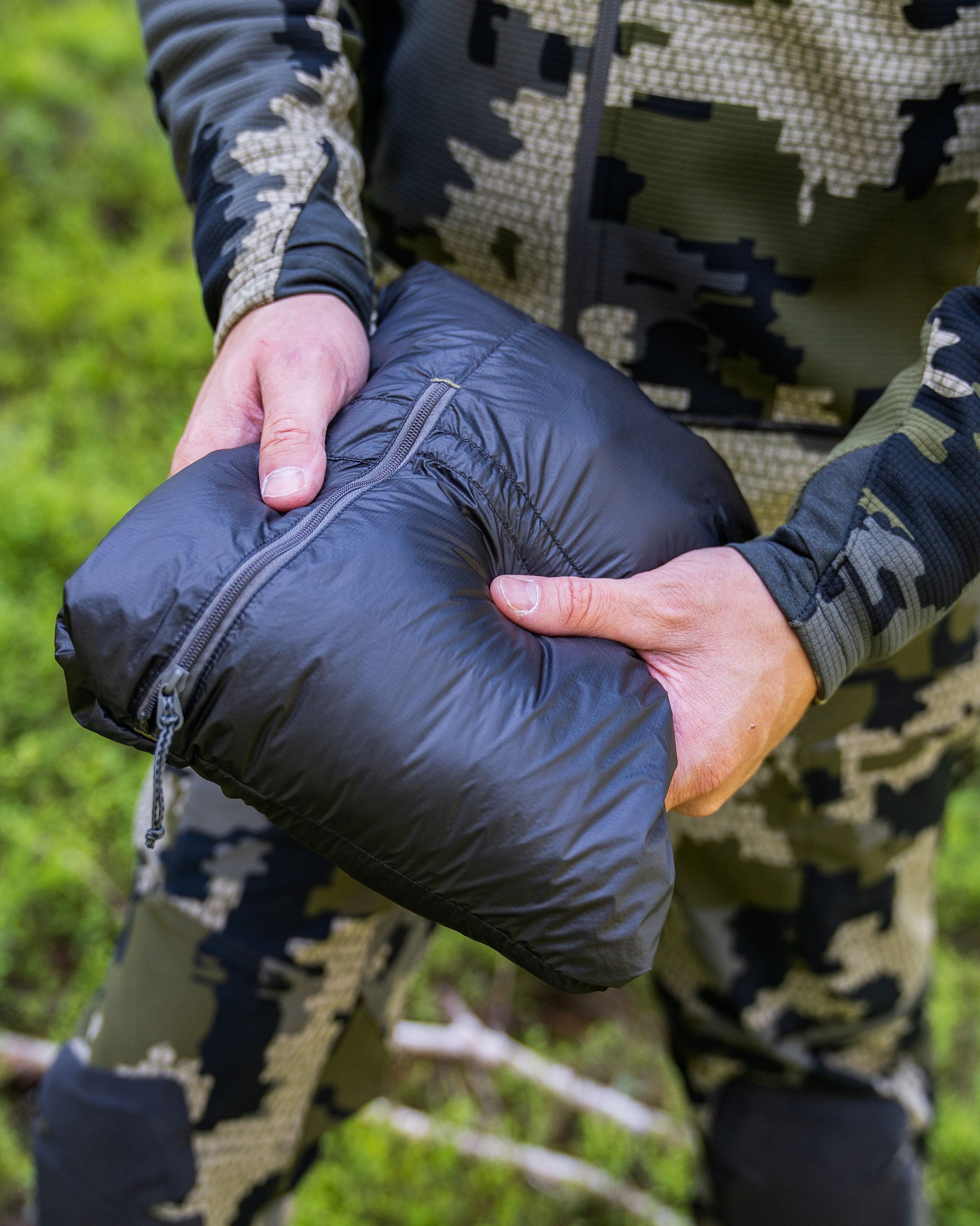 Super Down LT Vest | Valo - Image 9